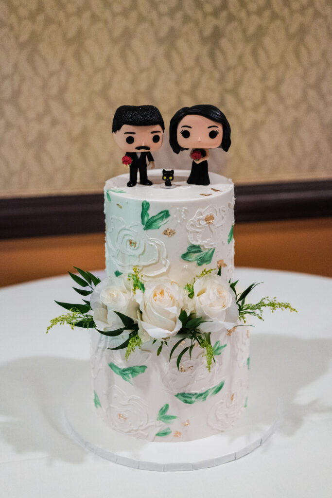 10 Unconventional Anti-Bride SF Wedding Ideas - Anti-Bride's Gothic Manga Wedding Cake 
